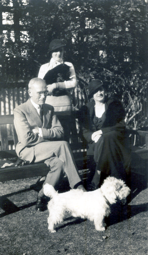 deCrespigny Trent 1930 abt with Beatrix & Margaret